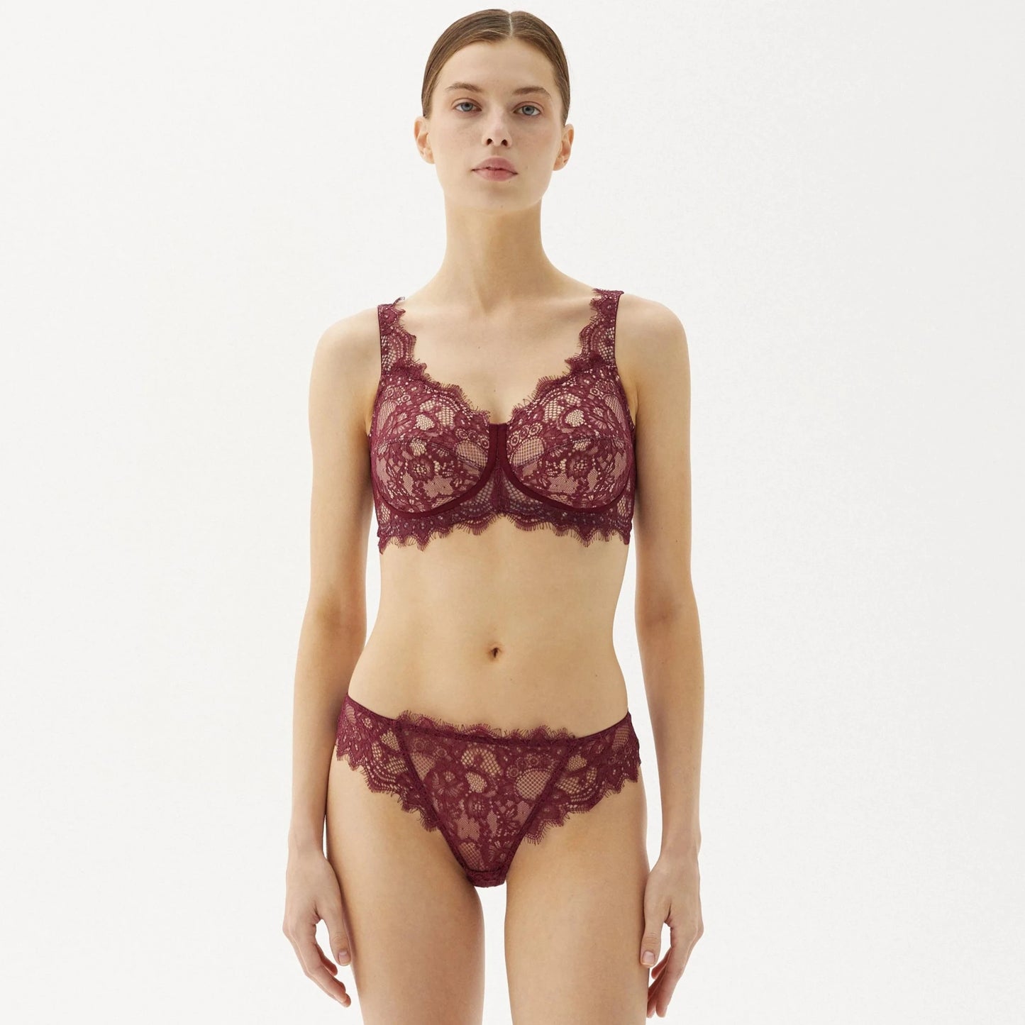 Chantilly Lace Brazilian in Burgundy
Megami x The Bra Sisters